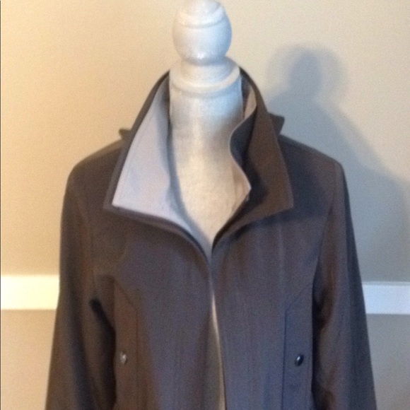 Brown and tan rain coat - Picture 3 of 9